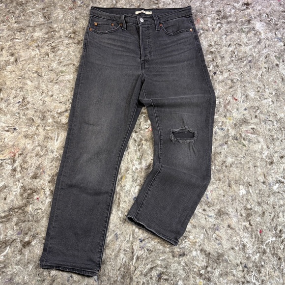 Levi's Women's Wedgie Jeans Distressed Straight Leg,Button Fly, Soft Black Sz 31 - Picture 1 of 11